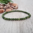 Kanadai jáde 4 mm-es ásvány karkötő