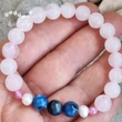 Rózsakvarc 8 mm-es ásvány karkötő, kianittal