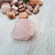Rózsakvarc nyers ásvány